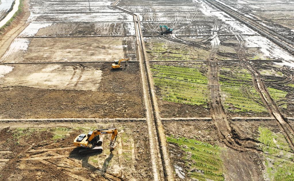 南昌:高標準農田建設備春耕