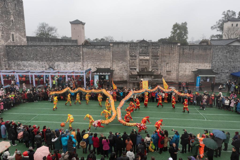 四川瀘縣:“二月二”舞龍盼豐收