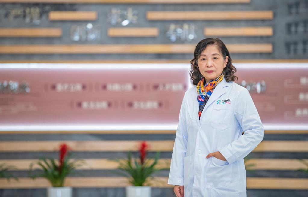 新華全媒+·代表風(fēng)采錄丨李秋:做兒童健康成長(cháng)的守護者