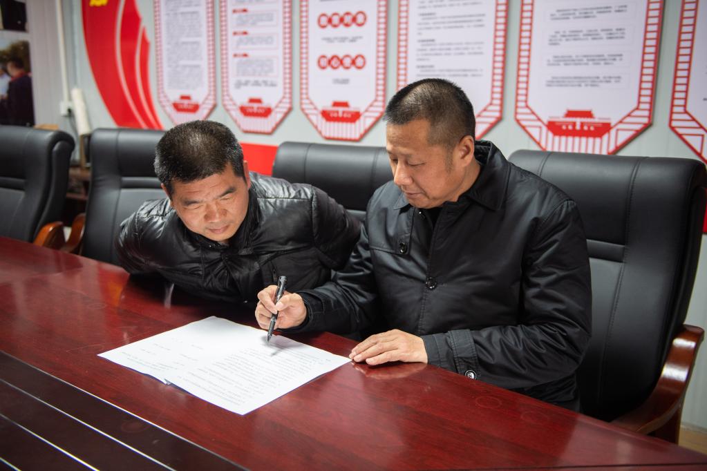 &ldquo;保姆式&rdquo;服務(wù)、智能化工廠(chǎng)、連片化土地&mdash;&mdash;水稻大省湖南春耕一線(xiàn)觀(guān)察