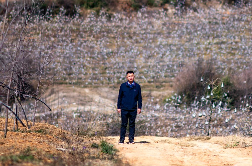 新華全媒+丨代表履職故事&mdash;&mdash;袁海波：來(lái)自農民工 為了農民工