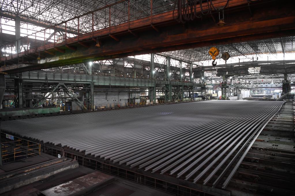 新華全媒+·強信心·開(kāi)新局丨攀鋼釩軌梁廠(chǎng) 鋼軌生產(chǎn)馬力全開(kāi)