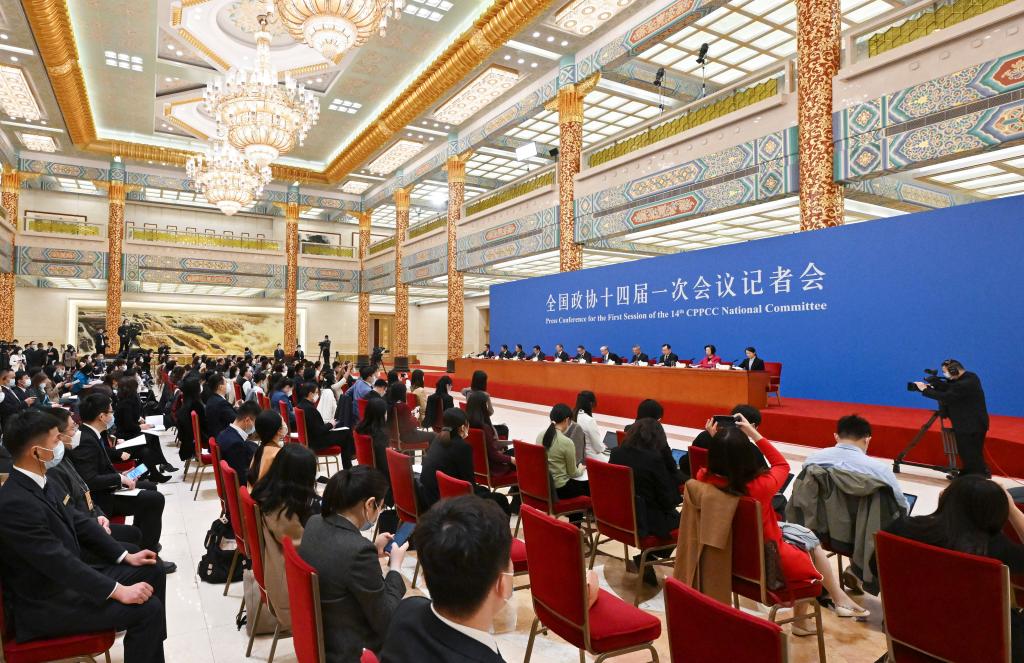 全國政協(xié)十四屆一次會(huì )議舉行記者會(huì )