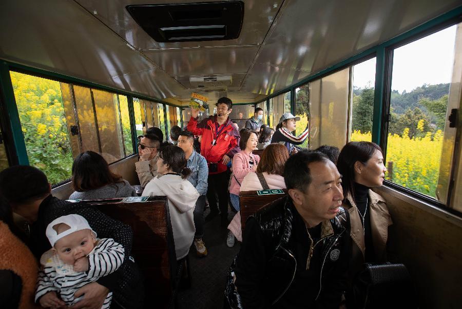 追&ldquo;嘉陽(yáng)小火車(chē)&rdquo;的人