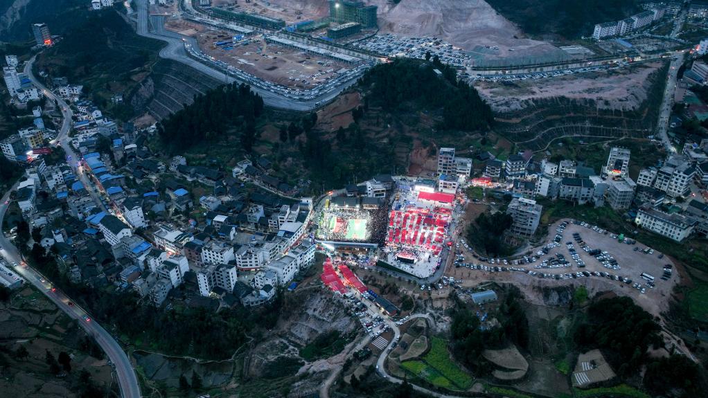 新華全媒+丨燃爆全場(chǎng)！&ldquo;村BA&rdquo;總決賽完美收官