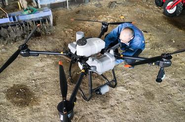 保養無(wú)人機 服務(wù)“大糧倉”