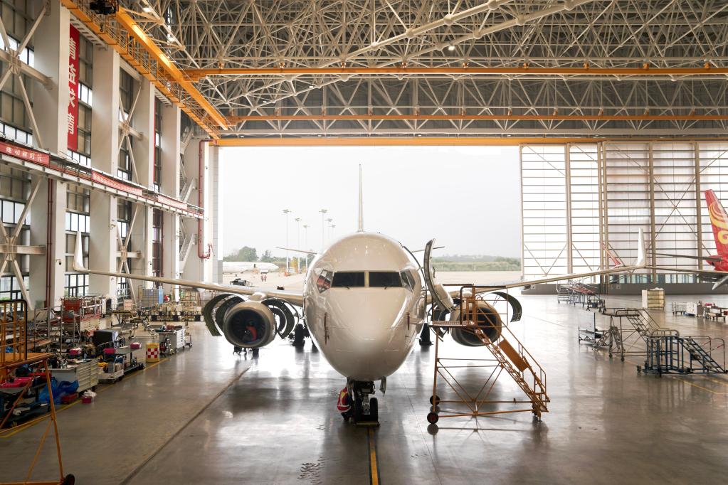 海南自貿港迎來(lái)首單進(jìn)境飛機噴涂業(yè)務(wù)