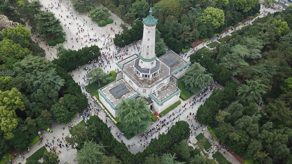 湖南長(cháng)沙:清明祭英烈