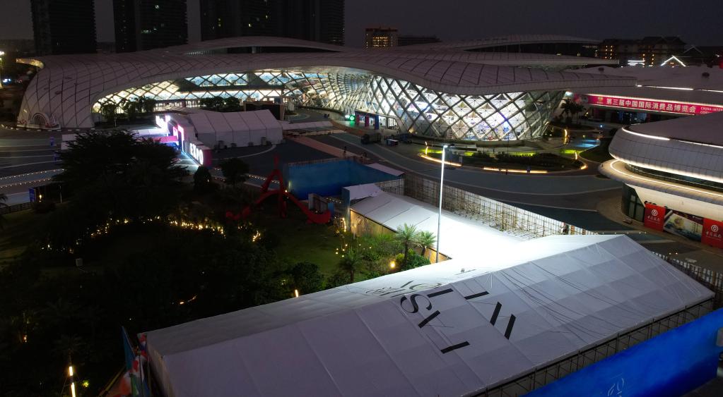 新華全媒+丨璀璨夜景看?？? /></a></p>
<p class=