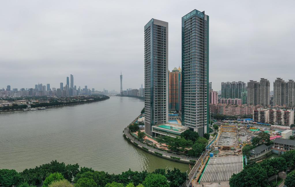 廣州地鐵10號線(xiàn)濱江東路站封頂