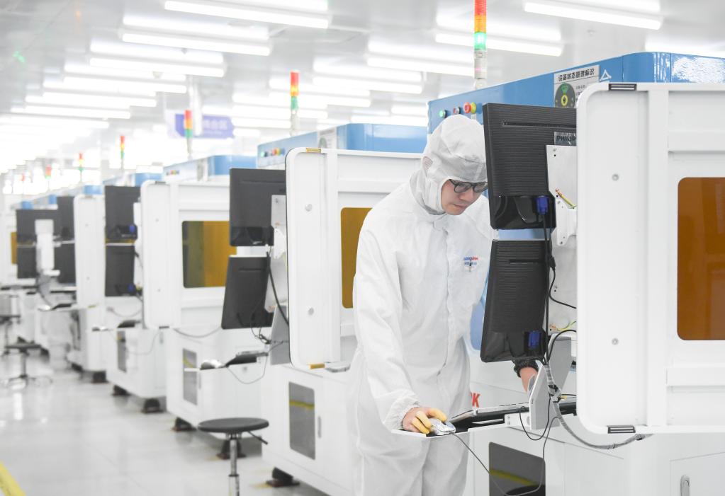 強信心&middot;開(kāi)新局｜靠譜服務(wù)、技術(shù)推銷(xiāo)、標準開(kāi)路&mdash;&mdash;一家光通信企業(yè)的&ldquo;出海秘籍&rdquo;