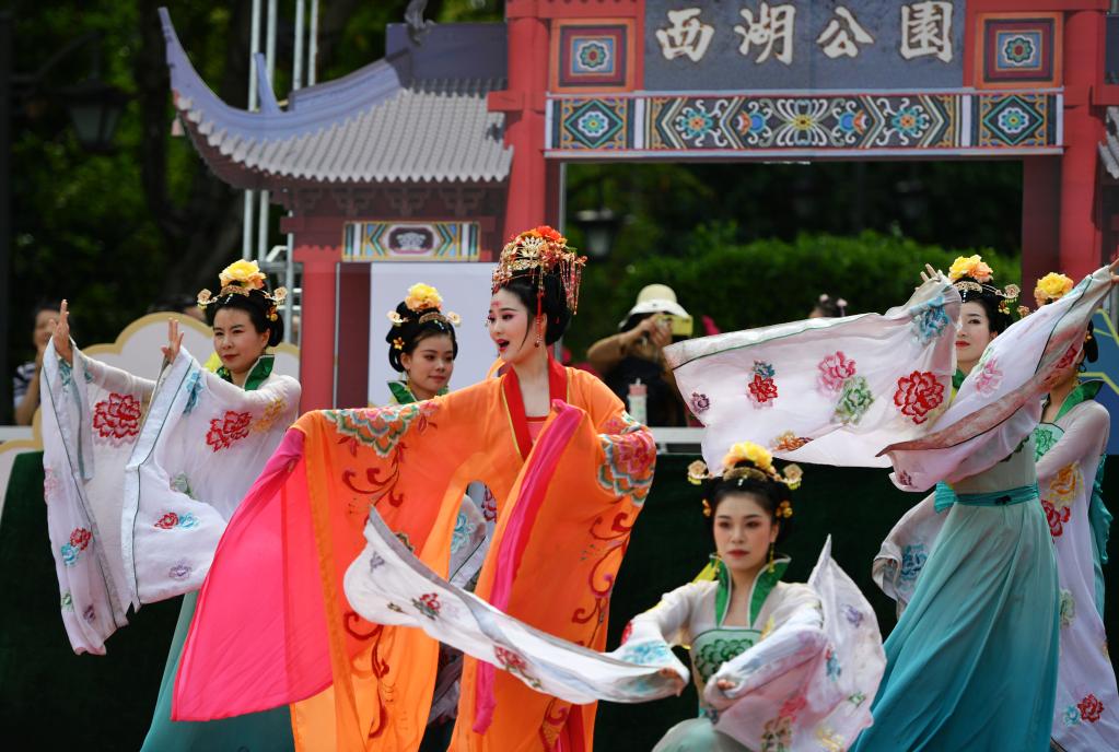 福建福州:上巳百花競春光