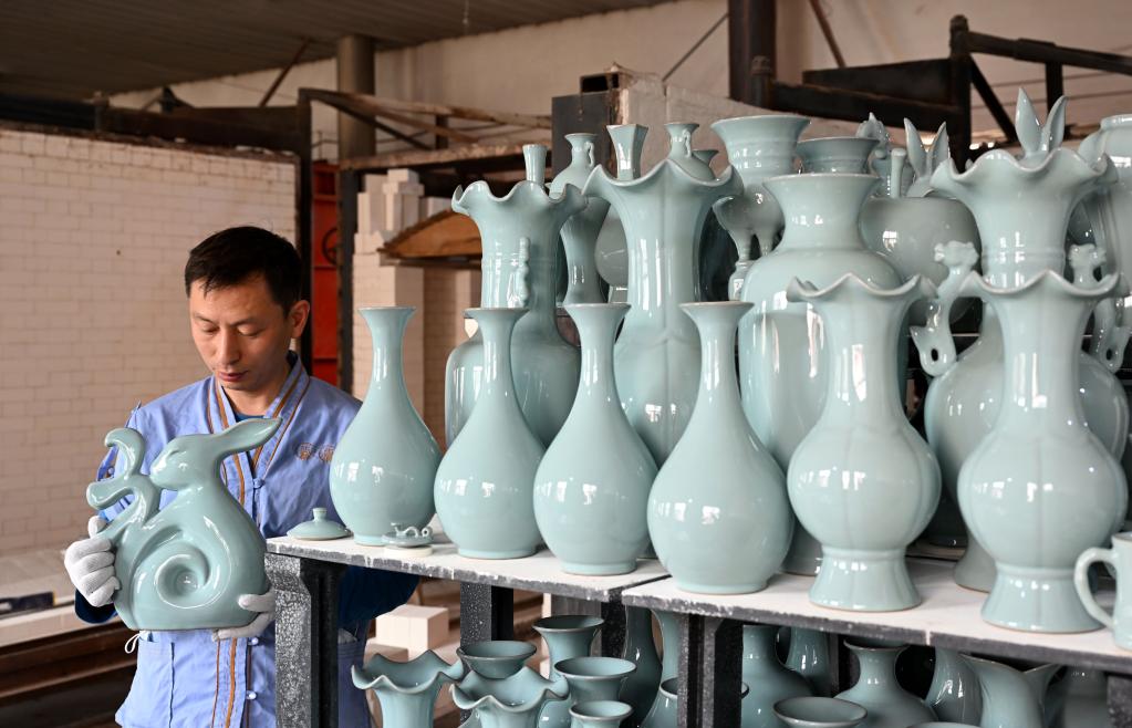 強信心·開(kāi)新局丨河南汝州:做強汝瓷產(chǎn)業(yè) 擦亮汝窯“名片”