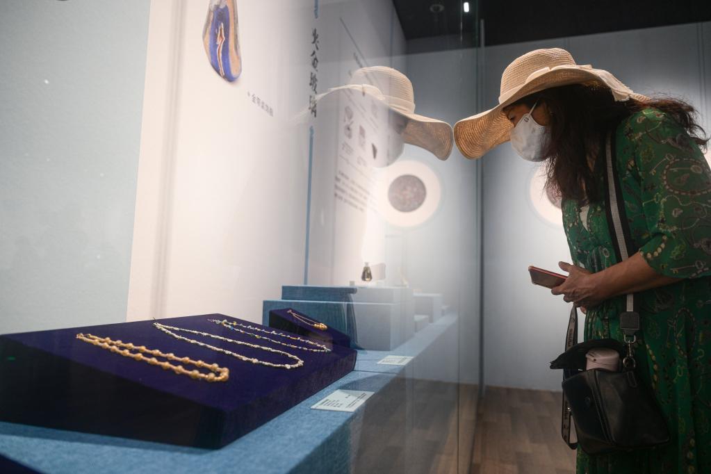 絲路上的古玻璃器藝術(shù)展?？陂_(kāi)展