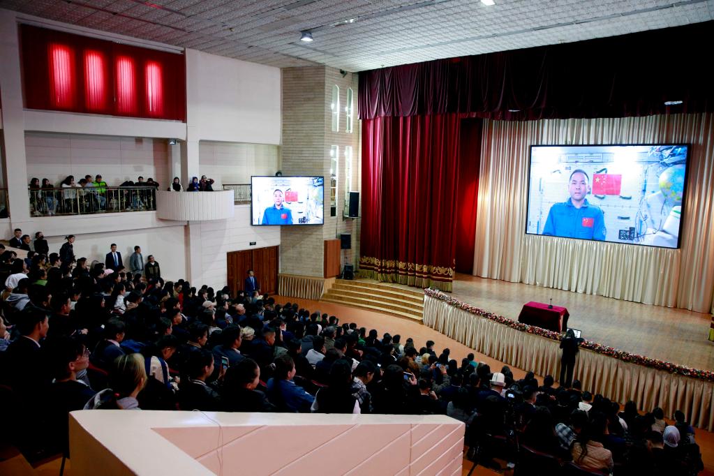 中國宇航員激勵吉爾吉斯青少年&ldquo;航天夢(mèng)&rdquo;