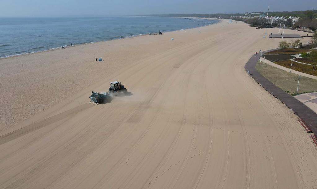 河北秦皇島:整理浴場(chǎng)沙灘 迎接八方來(lái)客