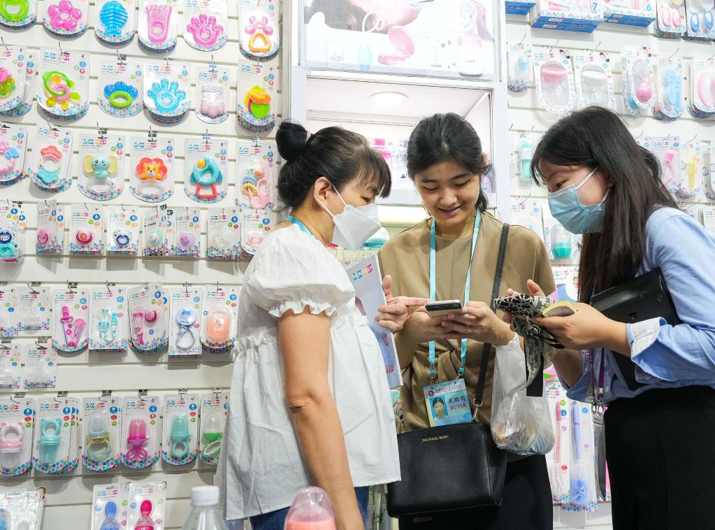 新華全媒+丨印尼一家四口組團“掃貨”廣交會(huì )