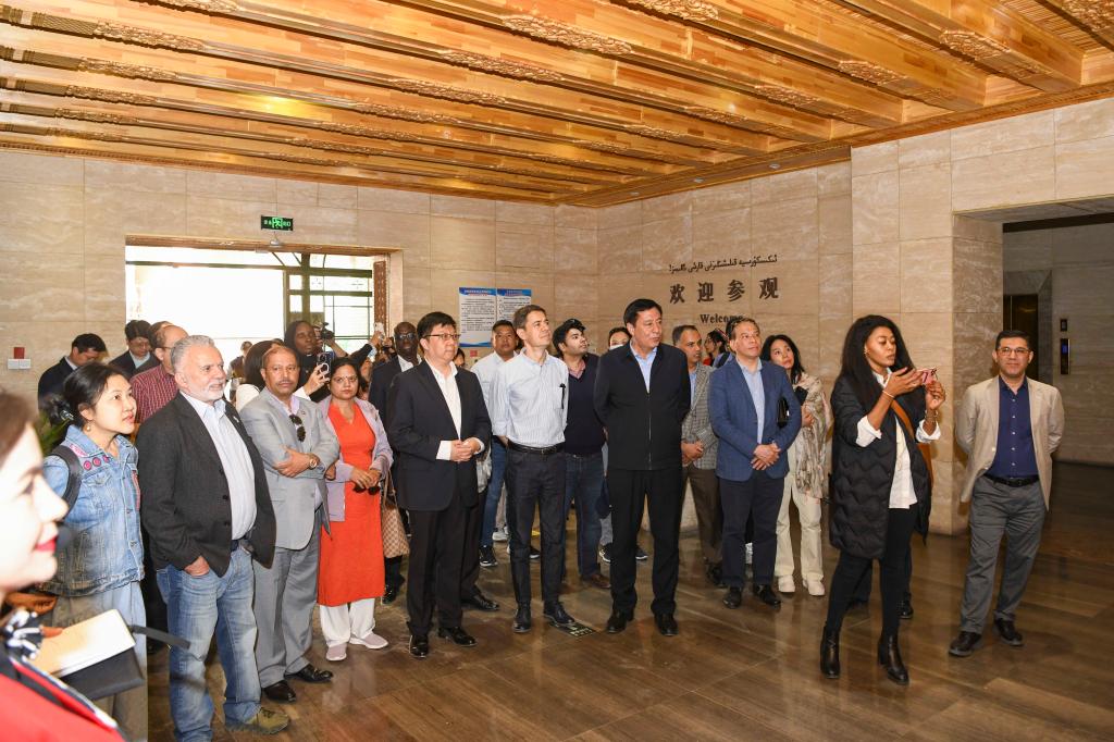 點(diǎn)贊新疆發(fā)展變化，駁斥外媒編造假新聞&mdash;&mdash;部分國家駐華總領(lǐng)事參訪(fǎng)新疆