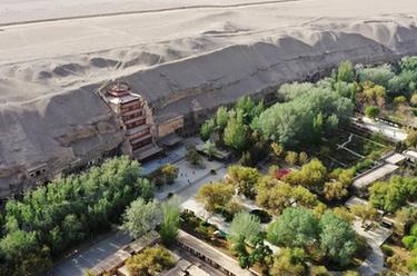 新華全媒+丨年輕的他們，讓敦煌不再遙遠