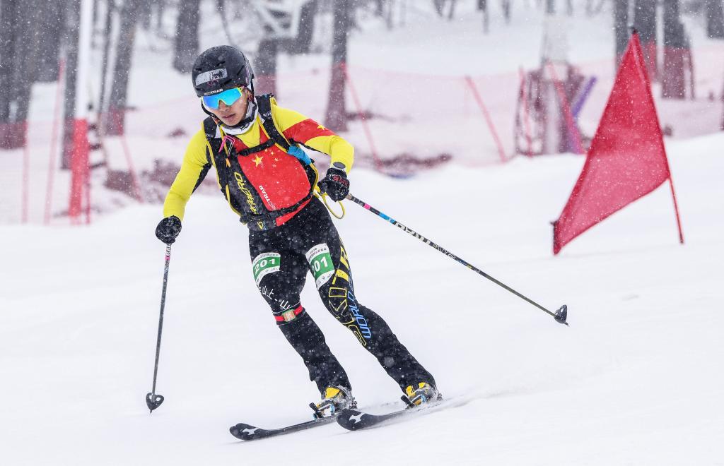 新華全媒+丨玉珍拉姆：不服輸的姑娘，在雪山上飛翔