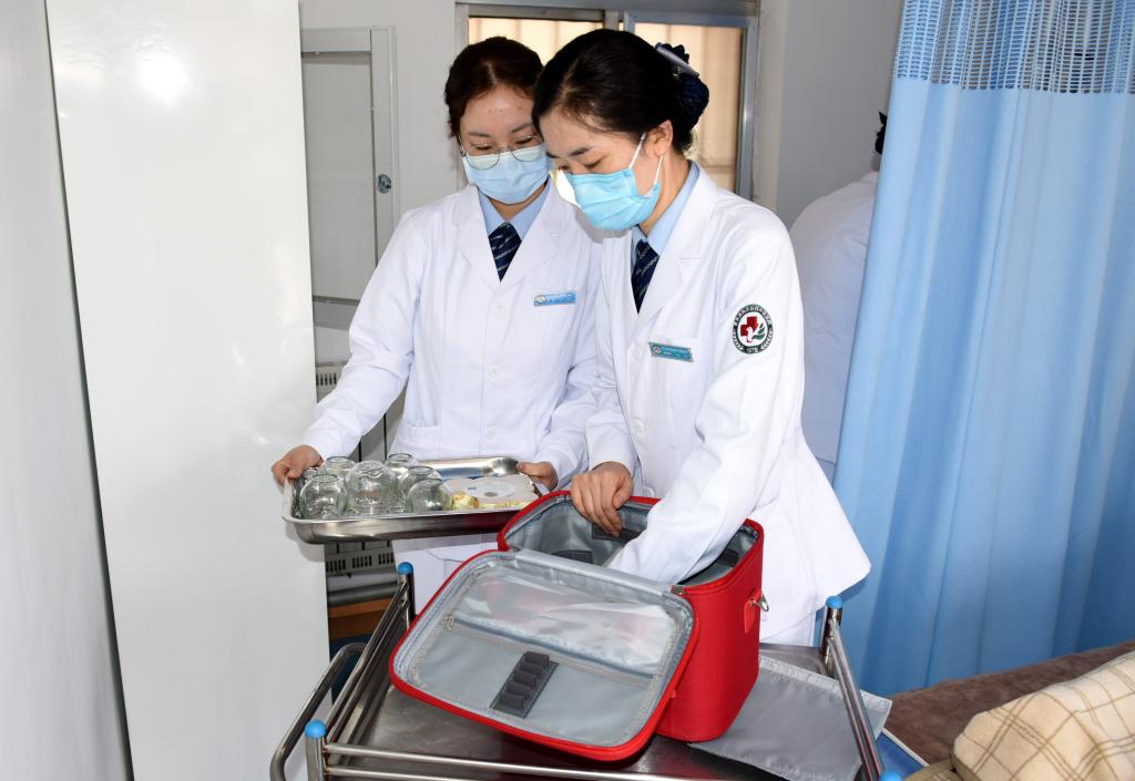 青島:“網(wǎng)約護士”惠益到家