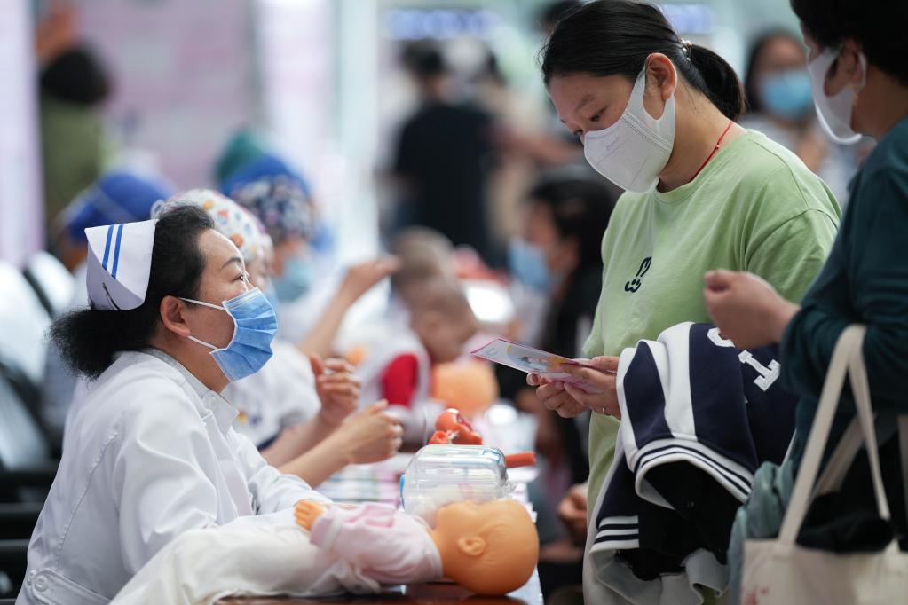 首都醫科大學(xué)附屬北京婦產(chǎn)醫院開(kāi)展護理健康咨詢(xún)活動(dòng)