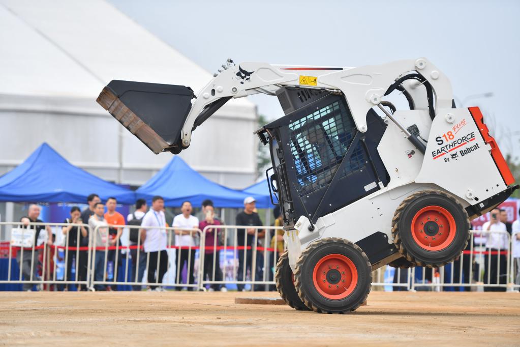 工程機械秀&ldquo;舞技&rdquo;