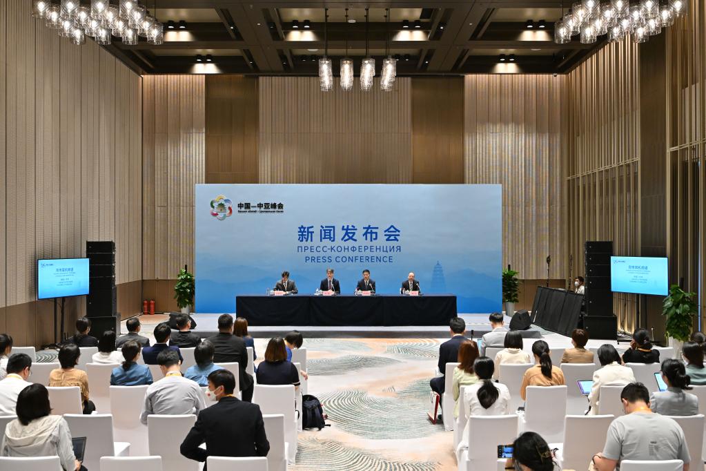 中國-中亞峰會(huì )新聞中心舉行吹風(fēng)會(huì )