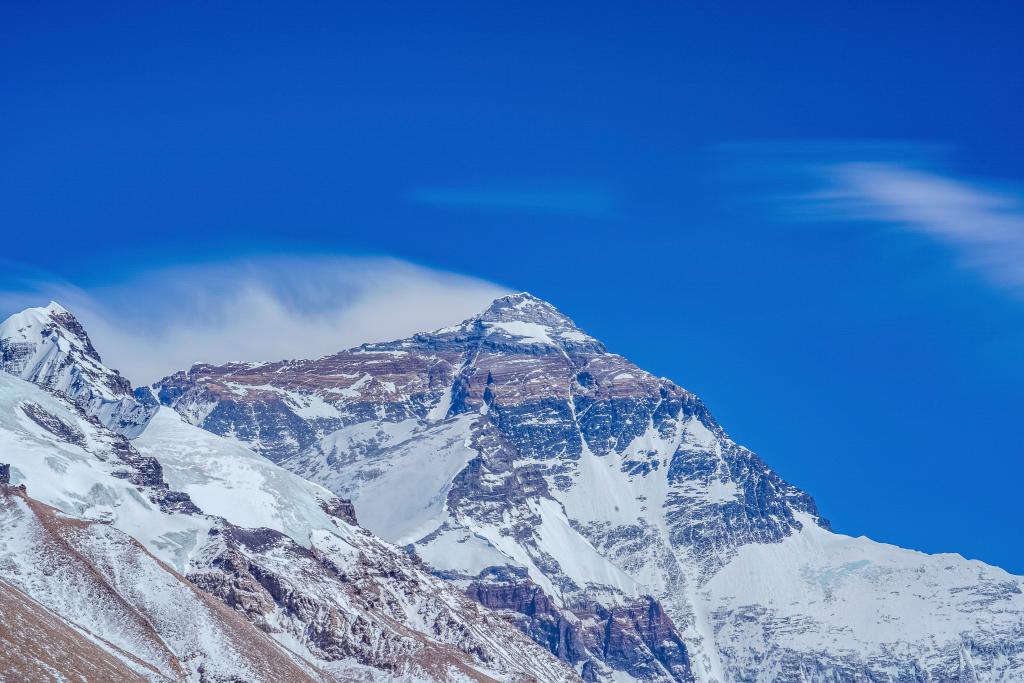 新華全媒+&middot;2023珠峰科考丨珠峰的日與夜