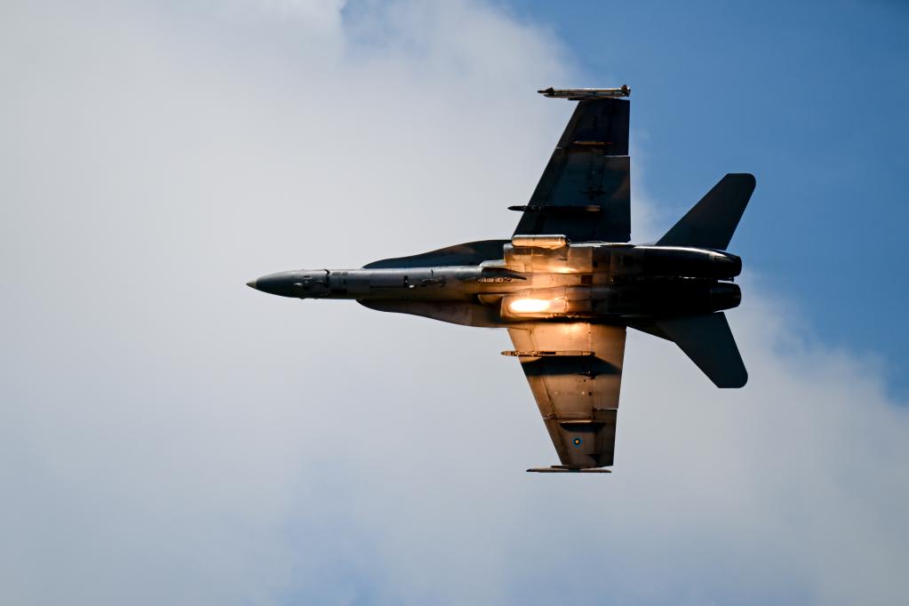 蘭卡威?？照梗猴w行表演精彩繼續