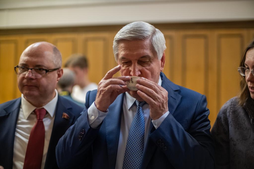 通訊：從神奇葉子中品讀中國&mdash;&mdash;俄羅斯友人體驗中國茶文化魅力