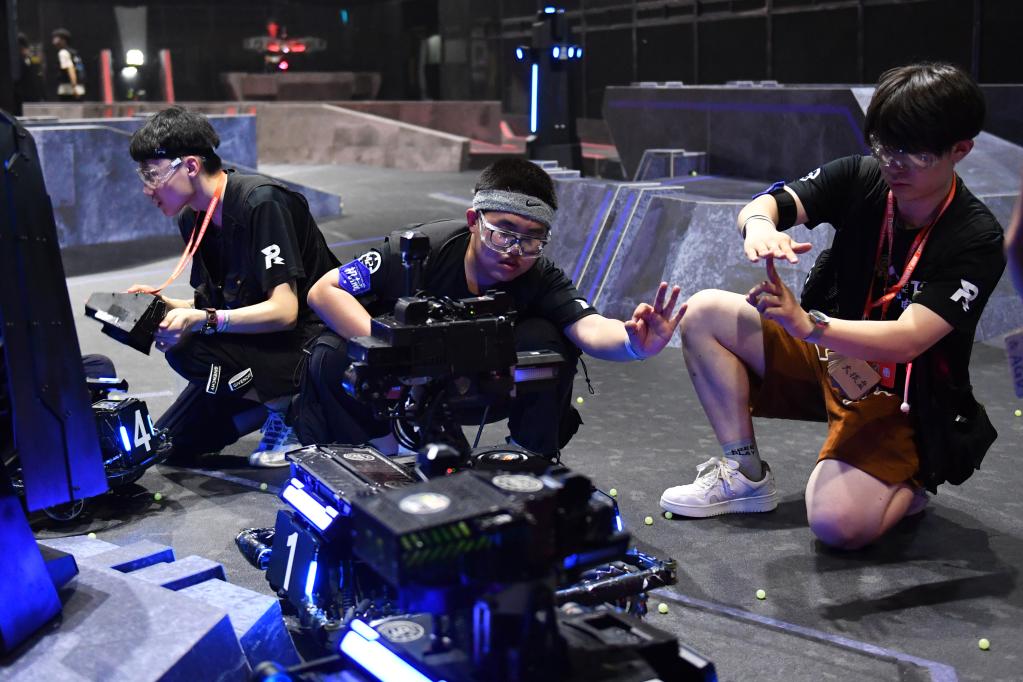 新華全媒+丨科技感滿(mǎn)滿(mǎn)！千名&ldquo;機甲大師&rdquo;&ldquo;戰長(cháng)沙&rdquo;