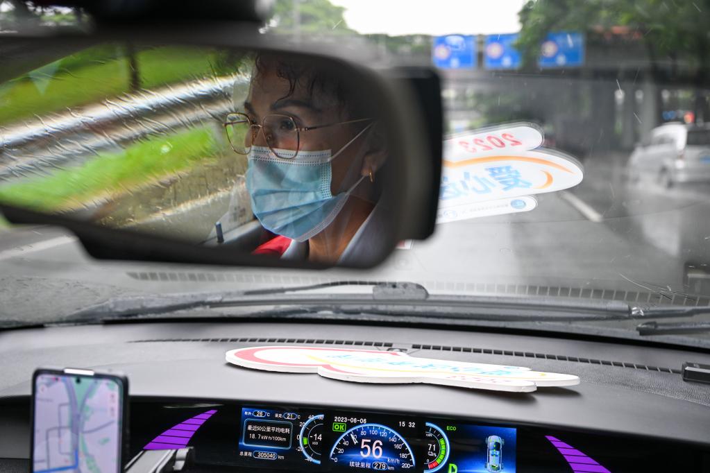 新華全媒＋｜20載，用愛(ài)守護高考前的最后一段路