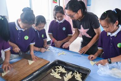 校園開(kāi)啟&ldquo;迎端午、知端午&rdquo;傳統習俗課