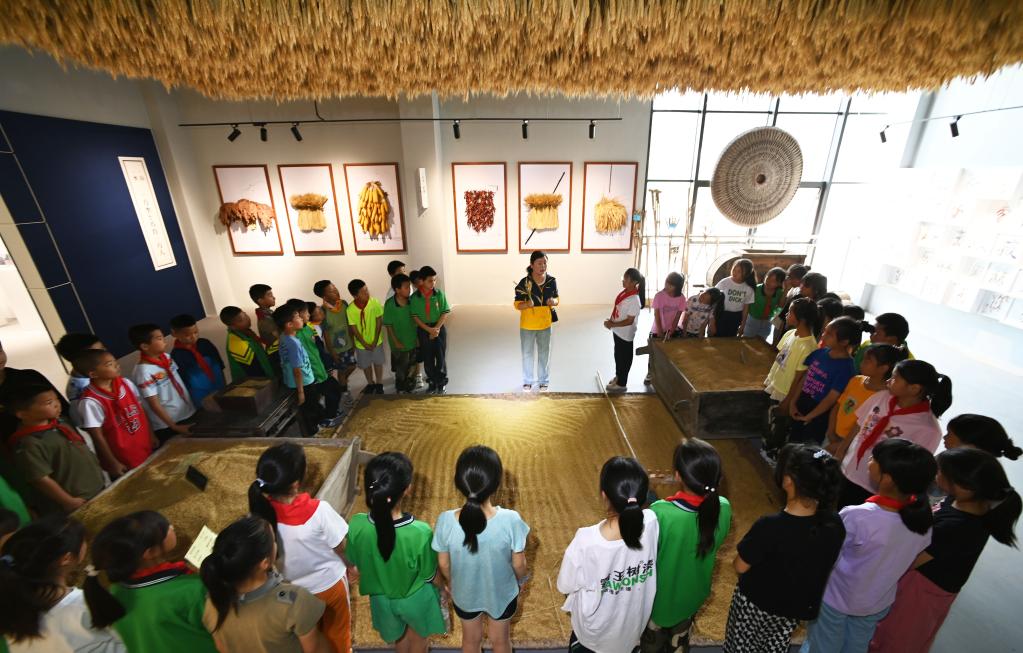 貴州綏陽(yáng)：勞動(dòng)勵心智 實(shí)踐獲真知