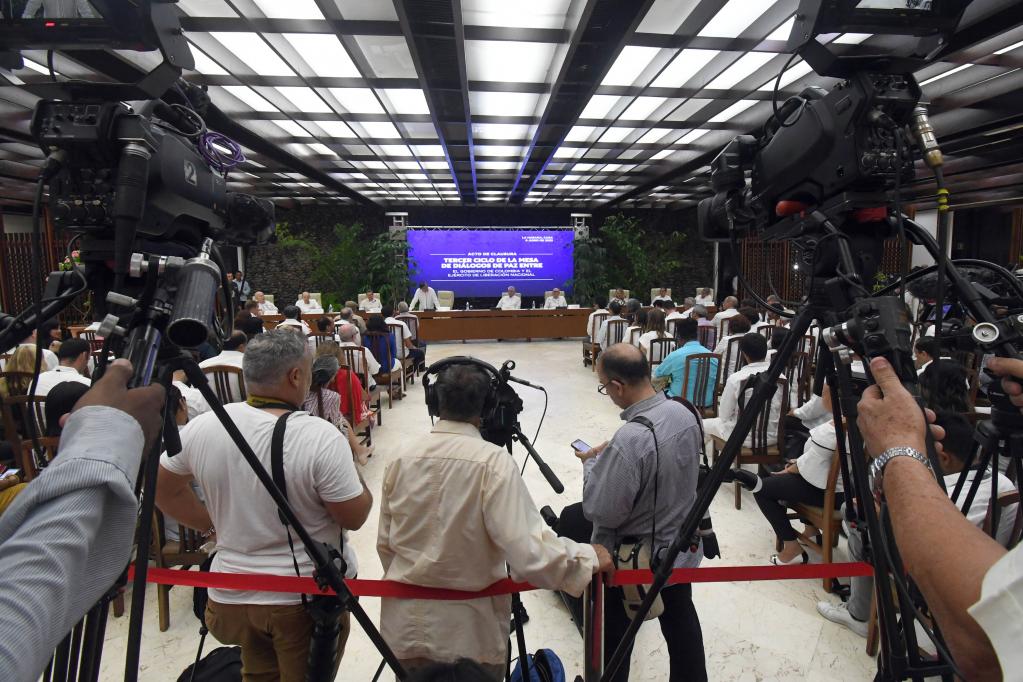 哥倫比亞政府與反政府武裝簽署臨時(shí)?；饏f(xié)議