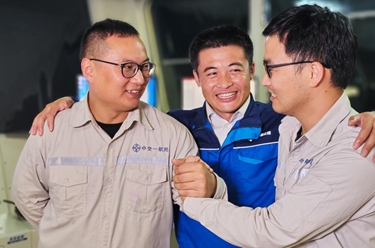 新華全媒+丨&ldquo;海底穿針&rdquo;的沉管測量專(zhuān)家鎖旭宏