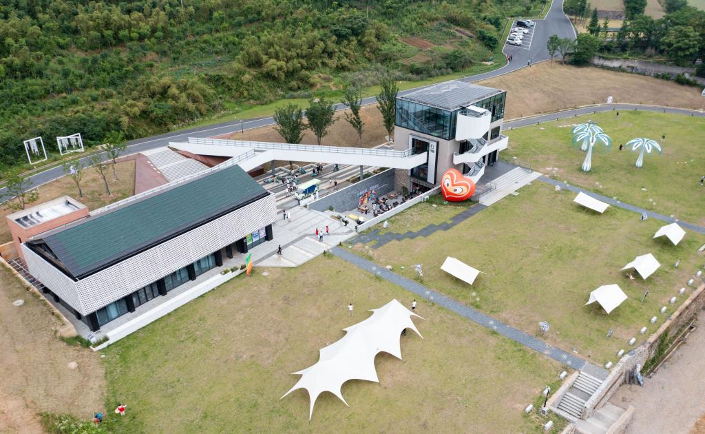 新華全媒+&middot;&ldquo;千萬(wàn)工程&rdquo;調研行丨再訪(fǎng)余村：留住&ldquo;綠&rdquo;，迎來(lái)&ldquo;青&rdquo;