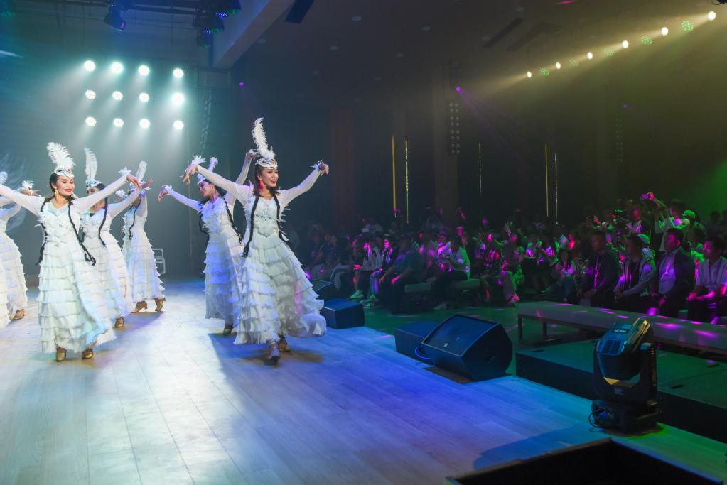 &ldquo;薰衣草之鄉&rdquo;紫色花海迎客來(lái)