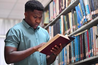 非洲青年何?。何以谥袊鴮W(xué)機械