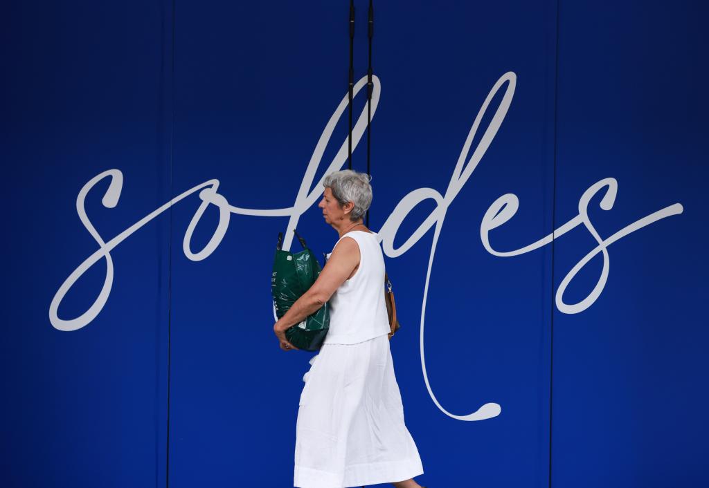 法國迎來(lái)夏季打折季