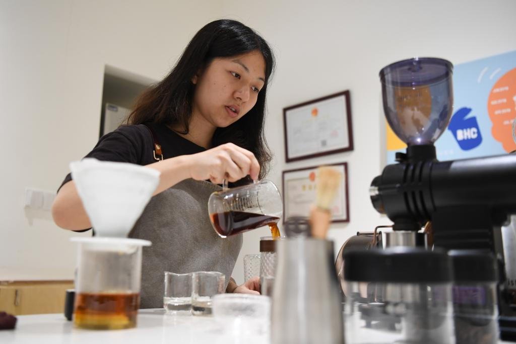 視障女孩的&ldquo;手心咖啡&rdquo;