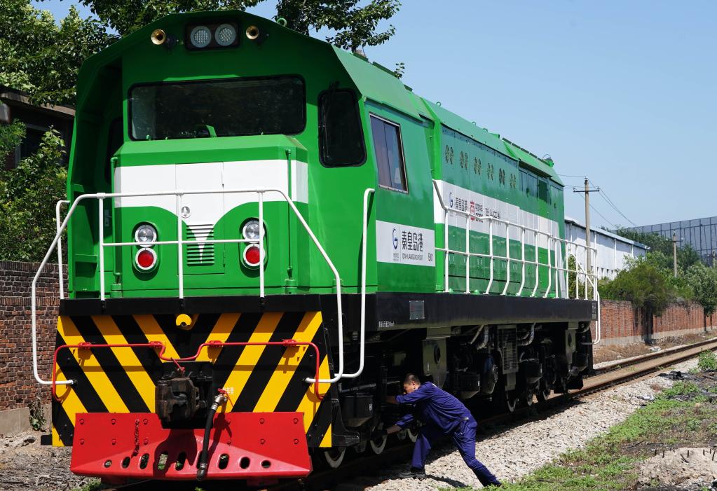 河北秦皇島港新能源1號機車(chē)上線(xiàn)運行