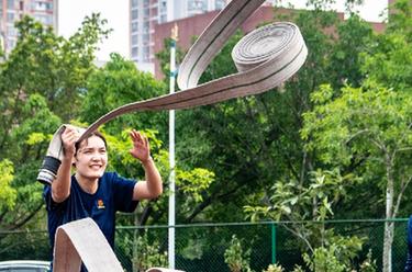 大學(xué)生熱依來(lái)的&ldquo;火焰藍&rdquo;就業(yè)夢(mèng)