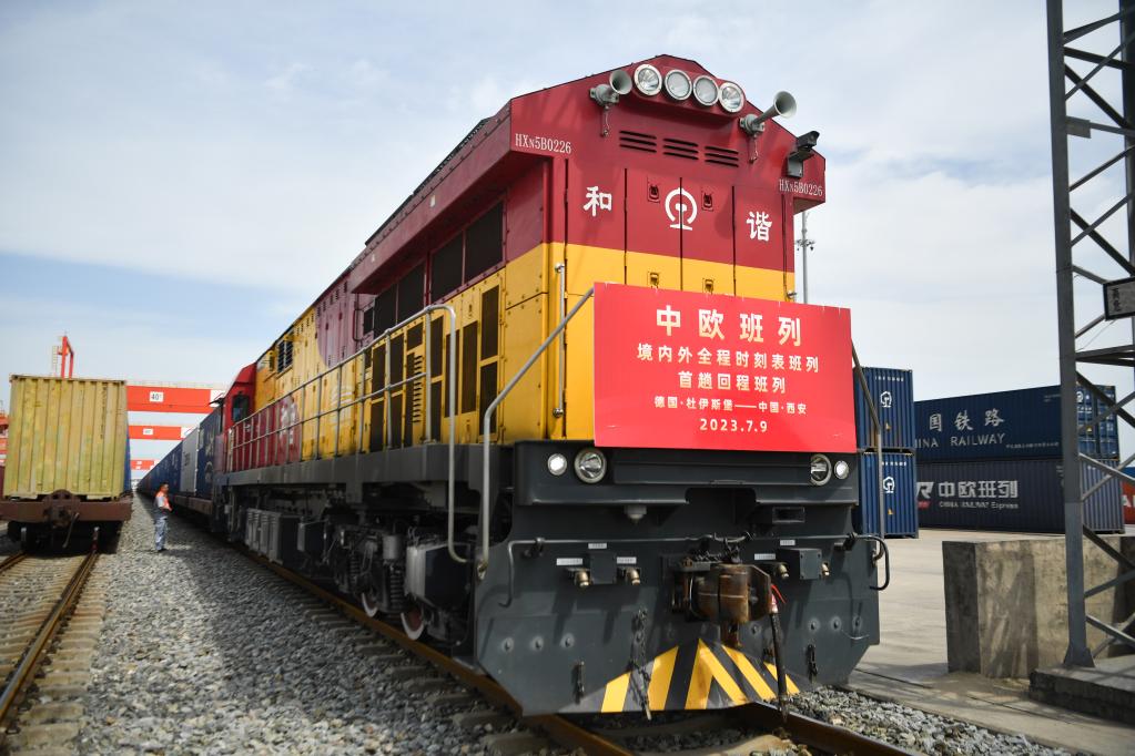 全國首趟中歐班列境內外全程時(shí)刻表回程班列抵達西安