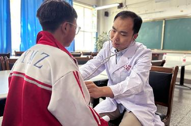 送醫送教 情暖高原&mdash;&mdash;青年科技干部青?；鶎有幸?jiàn)聞