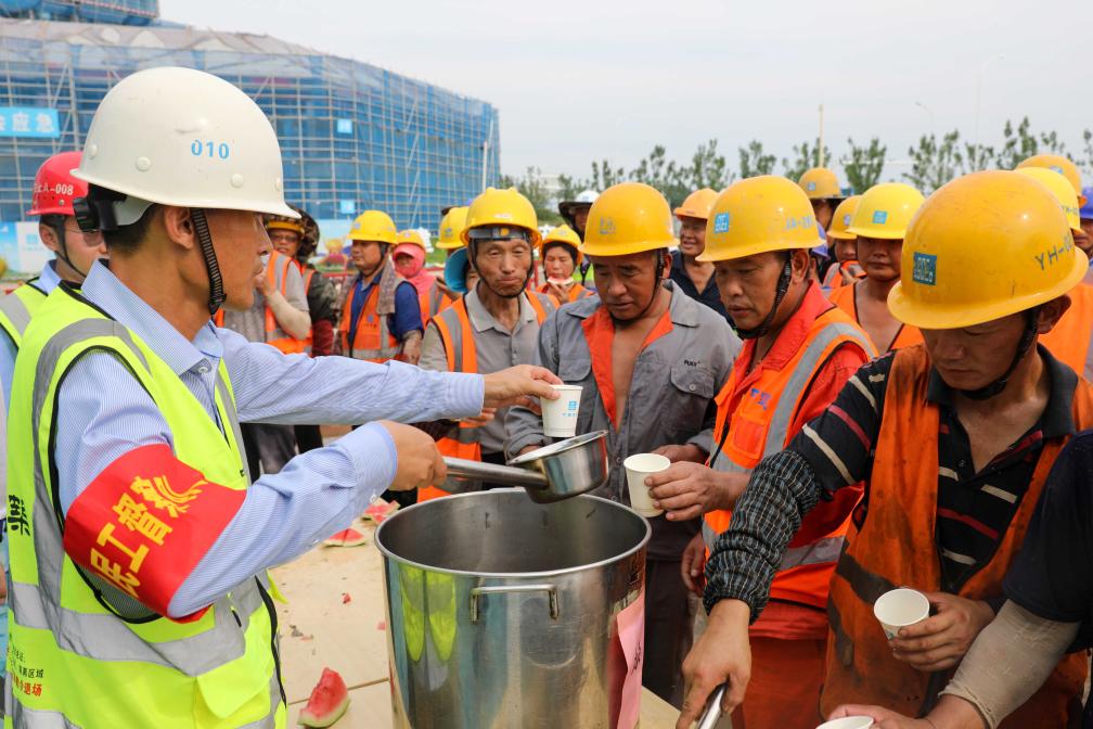 合肥：送&ldquo;清涼&rdquo;到工地