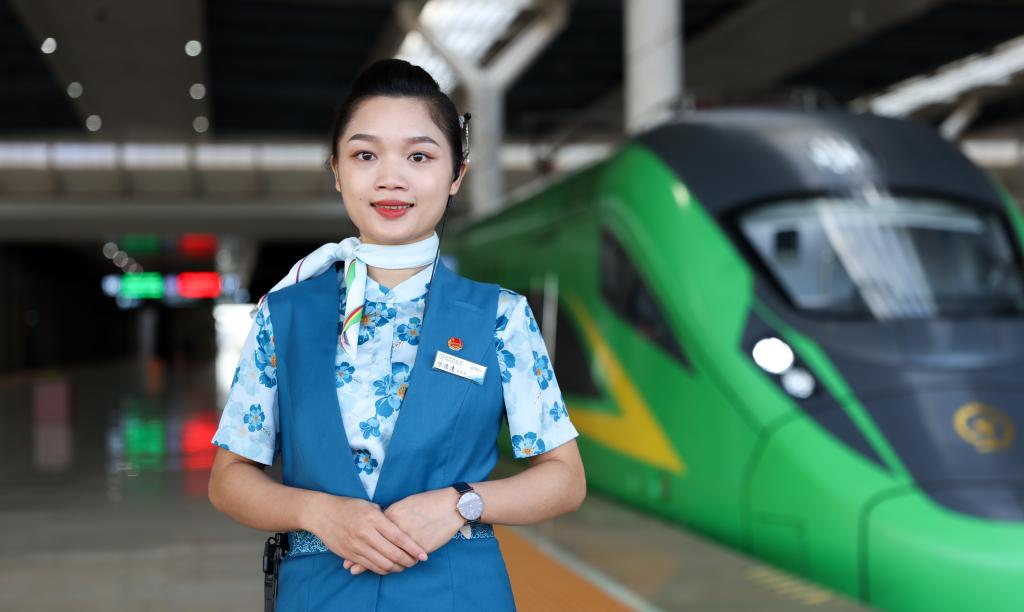 國道之行 從雪山奔向大海丨中老鐵路，連起了她的故鄉和遠方