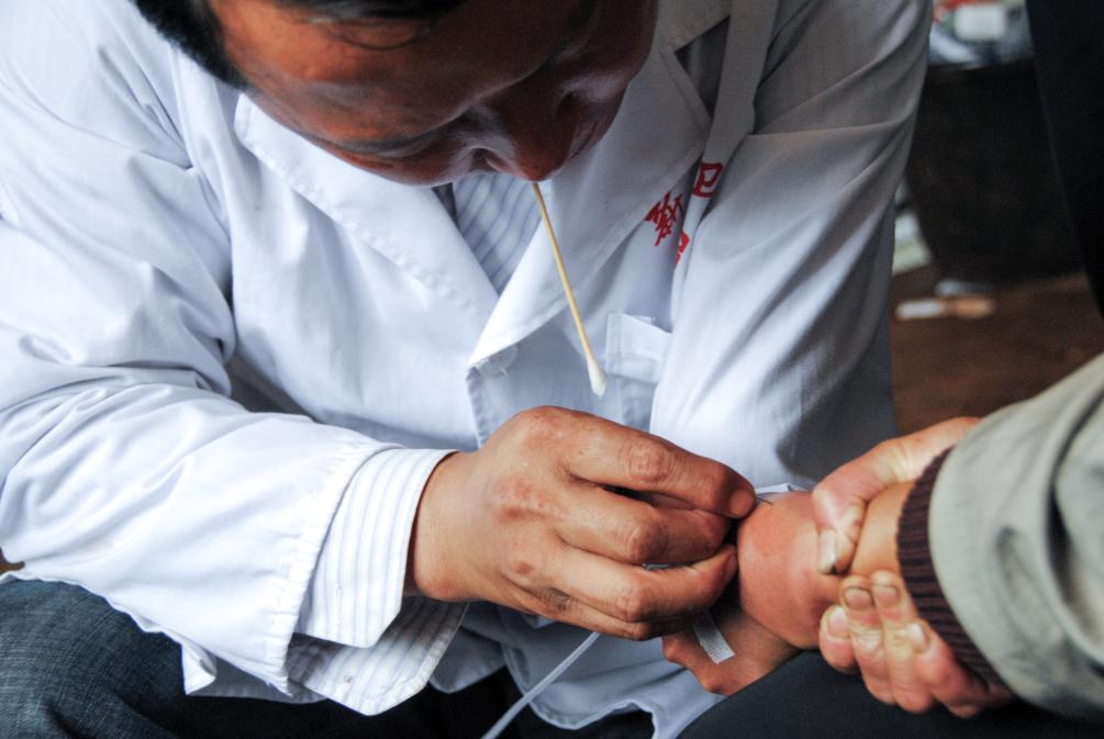 烏蒙深處，&ldquo;獨臂醫生&rdquo;29年守護村民健康