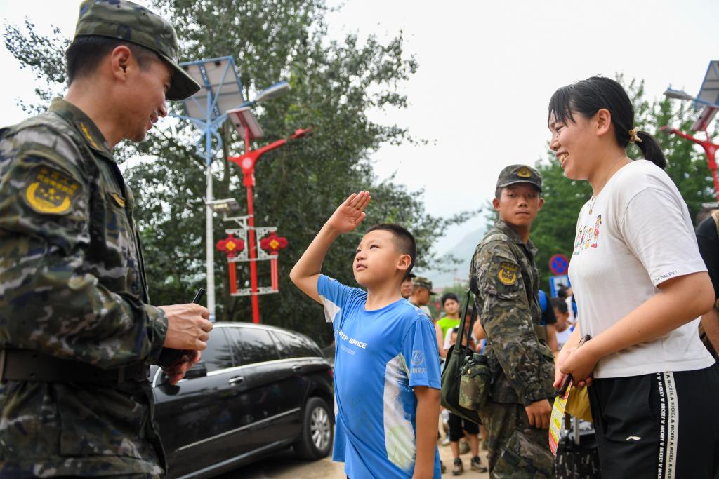 新華全媒+丨向您敬禮！